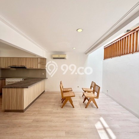 Hunian Modern dengan LT 290m2 & LB 300m2 Disewakan di Kemang Hunian Modern dengan LT 290m2 & LB 300m2 Disewakan di Kemang