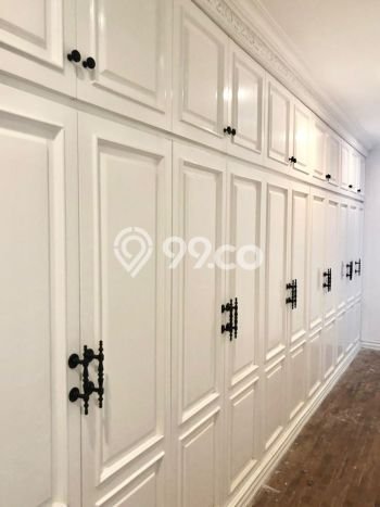 Rumah di Pondok Indah, Dekat Pusat Kota, 4 KM, Luas 422m2m² LB 420m2m² Rumah di Pondok Indah, Dekat Pusat Kota, 4 KM, Luas 422m2m² LB 420m2m²