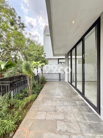 Rumah Kondisi Baik Disewakan di Kemang, Jakarta Selatan LT 320m2, LB 877m2 Rumah Kondisi Baik Disewakan di Kemang, Jakarta Selatan LT 320m2, LB 877m2