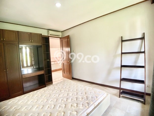 Hunian Minimalis dengan LT 200m2 & LB 250m2 Disewakan di Cipete Hunian Minimalis dengan LT 200m2 & LB 250m2 Disewakan di Cipete