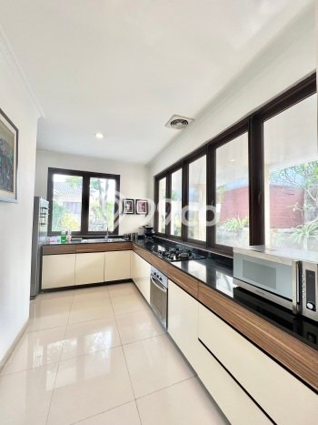 Rumah sewa siap pakai 4 Kamar Tidur di Ampera, Jakarta Selatan Rumah sewa siap pakai 4 Kamar Tidur di Ampera, Jakarta Selatan