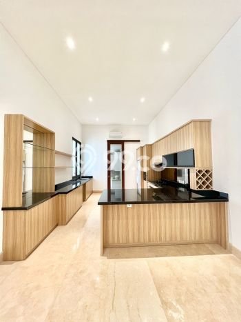 Dijual Rumah Luas Megah Dengan View Eksklusif di Kemang, Jakarta Selatan Dijual Rumah Luas Megah Dengan View Eksklusif di Kemang, Jakarta Selatan