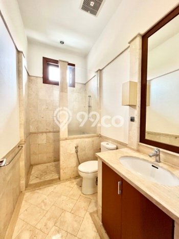 Hunian Bagus Disewakan di Kemang, Jakarta Selatan LT 500m2, LB 430m2 Hunian Bagus Disewakan di Kemang, Jakarta Selatan LT 500m2, LB 430m2