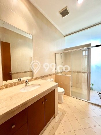 Sewa Rumah Nyaman LT 550m2 / LB 500m2 di Kemang, Jakarta Selatan Sewa Rumah Nyaman LT 550m2 / LB 500m2 di Kemang, Jakarta Selatan