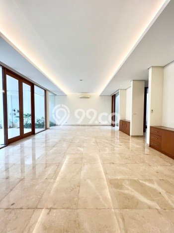 Sewa Rumah Nyaman LT 550m2 / LB 500m2 di Kemang, Jakarta Selatan Sewa Rumah Nyaman LT 550m2 / LB 500m2 di Kemang, Jakarta Selatan