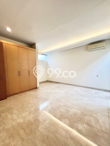 Sewa Rumah Nyaman LT 550m2 / LB 500m2 di Kemang, Jakarta Selatan Sewa Rumah Nyaman LT 550m2 / LB 500m2 di Kemang, Jakarta Selatan
