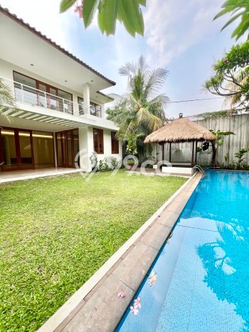 Sewa Rumah Nyaman LT 550m2 / LB 500m2 di Kemang, Jakarta Selatan Sewa Rumah Nyaman LT 550m2 / LB 500m2 di Kemang, Jakarta Selatan
