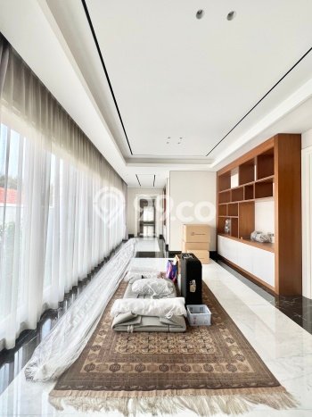 Lokasi strategis! Rumah siap pakai dikontrakkan di Menteng LB 950m2 Lokasi strategis! Rumah siap pakai dikontrakkan di Menteng LB 950m2