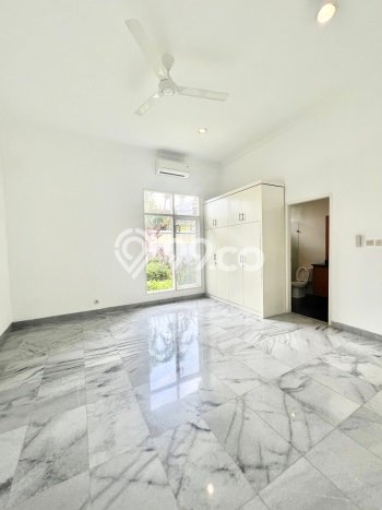Sewa Rumah Nyaman di Kemang LT 900m2 / LB 650m2 Kondisi Bagus Sewa Rumah Nyaman di Kemang LT 900m2 / LB 650m2 Kondisi Bagus