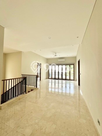 Hunian Minimalis dengan LT 550m2 & LB 480m2 Dikontrakkan di Kemang Hunian Minimalis dengan LT 550m2 & LB 480m2 Dikontrakkan di Kemang