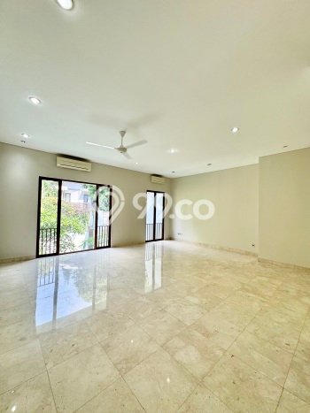 Hunian Minimalis Disewakan di Kemang Jakarta Selatan 4 KT & 4 KM Hunian Minimalis Disewakan di Kemang Jakarta Selatan 4 KT & 4 KM