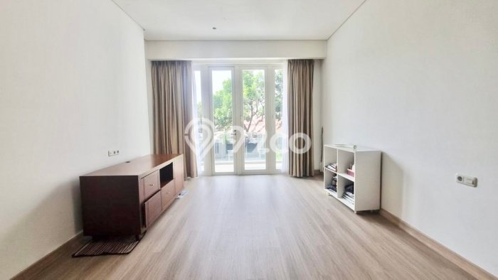 Hunian Kondisi Baik Disewakan di Pondok Indah, Jakarta Selatan LT 450m2, LB 400m2 Hunian Kondisi Baik Disewakan di Pondok Indah, Jakarta Selatan LT 450m2, LB 400m2
