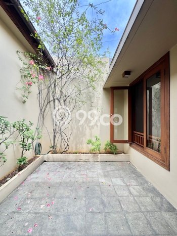 Hunian Modern dengan LT 710m2 & LB 500m2 Disewakan di Kemang Hunian Modern dengan LT 710m2 & LB 500m2 Disewakan di Kemang