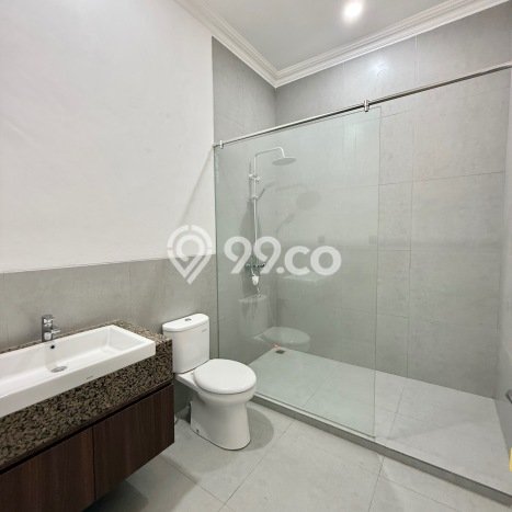 Sewa Rumah Strategis LT 800m2 / LB 1000m2 di Pondok Indah, Jakarta Selatan Sewa Rumah Strategis LT 800m2 / LB 1000m2 di Pondok Indah, Jakarta Selatan