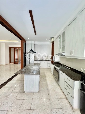 Hunian Modern dengan LT 580m2 & LB 425m2 Disewakan di Kemang Hunian Modern dengan LT 580m2 & LB 425m2 Disewakan di Kemang