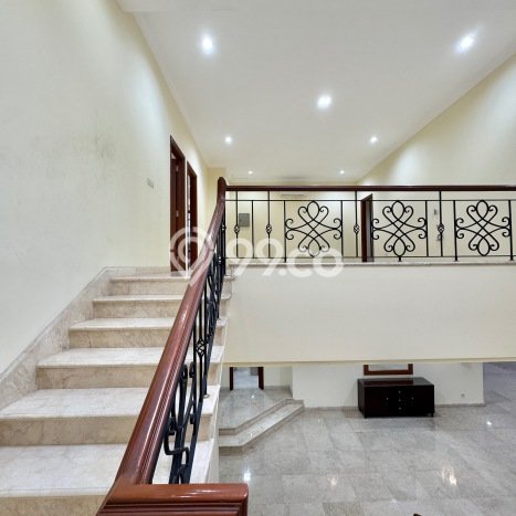 Hunian Modern Disewakan di Pondok Indah Jakarta Selatan 5 KT & 5 KM Hunian Modern Disewakan di Pondok Indah Jakarta Selatan 5 KT & 5 KM