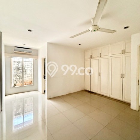 Rumah sewa siap huni 4 KT di Kemang, Jakarta Selatan Rumah sewa siap huni 4 KT di Kemang, Jakarta Selatan