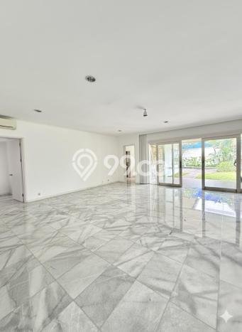 Disewakan Rumah Strategis di Kemang LT 994m2 / LB 401m2 Kondisi Bagus Disewakan Rumah Strategis di Kemang LT 994m2 / LB 401m2 Kondisi Bagus