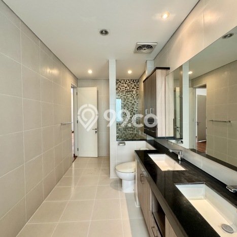 Sewa Rumah Strategis LT 550m2 / LB 480m2 di Kemang, Jakarta Selatan Sewa Rumah Strategis LT 550m2 / LB 480m2 di Kemang, Jakarta Selatan
