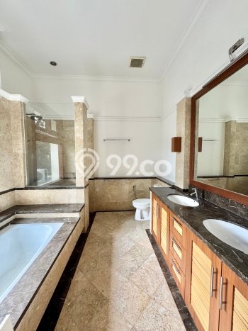 Hunian Modern dengan LT 710m2 & LB 500m2 Disewakan di Kemang Hunian Modern dengan LT 710m2 & LB 500m2 Disewakan di Kemang