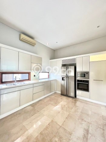 Rumah Elit LB 480m2 Siap Huni Desain Elegan di Kemang, Jakarta Selatan Rumah Elit LB 480m2 Siap Huni Desain Elegan di Kemang, Jakarta Selatan