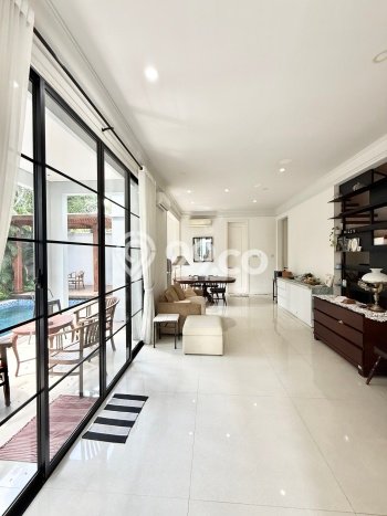 Disewakan! Rumah 3 Kamar Tidur &
3 Kamar Mandi di Kemang, Jakarta Selatan Disewakan! Rumah 3 Kamar Tidur &
3 Kamar Mandi di Kemang, Jakarta Selatan