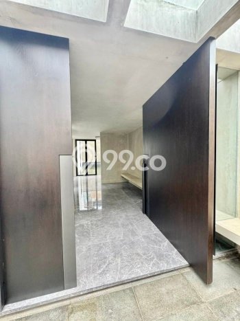 Hunian Modern dengan LT 800m2 & LB 710m2 Disewakan di Ampera Hunian Modern dengan LT 800m2 & LB 710m2 Disewakan di Ampera