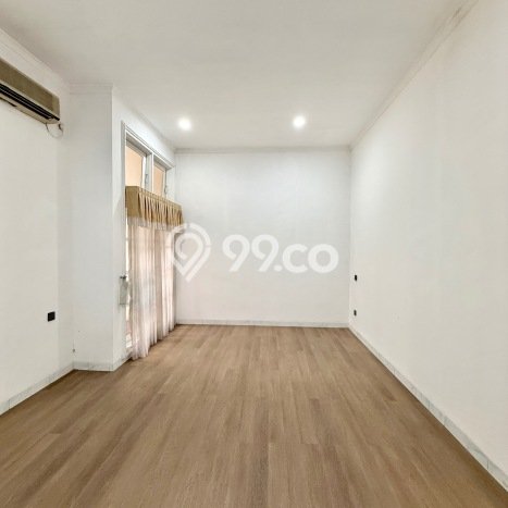 Sewa Rumah Strategis LT 800m2 / LB 1000m2 di Pondok Indah, Jakarta Selatan Sewa Rumah Strategis LT 800m2 / LB 1000m2 di Pondok Indah, Jakarta Selatan