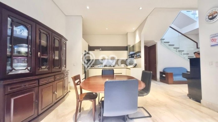Hunian Kondisi Baik Disewakan di Pondok Indah, Jakarta Selatan LT 450m2, LB 400m2 Hunian Kondisi Baik Disewakan di Pondok Indah, Jakarta Selatan LT 450m2, LB 400m2