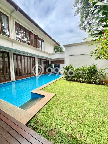 Hunian Modern dengan LT 580m2 & LB 425m2 Disewakan di Kemang Hunian Modern dengan LT 580m2 & LB 425m2 Disewakan di Kemang