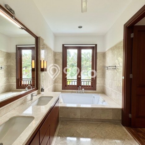 Sewa Rumah Nyaman di Kemang LT 600m2 / LB 490m2 Siap Huni Sewa Rumah Nyaman di Kemang LT 600m2 / LB 490m2 Siap Huni