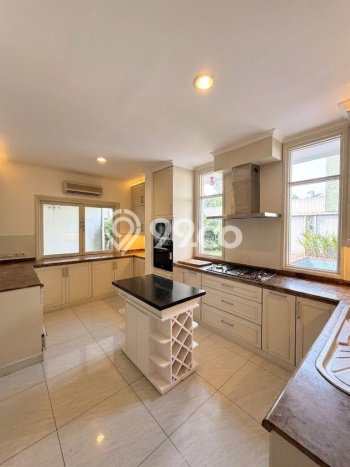 Hunian Minimalis dengan LT 390m2 & LB 348m2 Dikontrakkan di Cipete Hunian Minimalis dengan LT 390m2 & LB 348m2 Dikontrakkan di Cipete