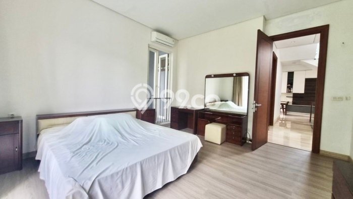 Hunian Kondisi Baik Disewakan di Pondok Indah, Jakarta Selatan LT 450m2, LB 400m2 Hunian Kondisi Baik Disewakan di Pondok Indah, Jakarta Selatan LT 450m2, LB 400m2
