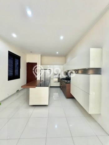 Lokasi strategis! Rumah siap huni disewakan di Cilandak LB 320m2 Lokasi strategis! Rumah siap huni disewakan di Cilandak LB 320m2