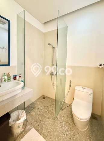 Disewakan! Rumah 3 Kamar Tidur &
3 Kamar Mandi di Kemang, Jakarta Selatan Disewakan! Rumah 3 Kamar Tidur &
3 Kamar Mandi di Kemang, Jakarta Selatan