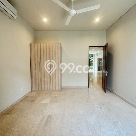 Hunian Modern Disewakan di Kemang Jakarta Selatan 4 KT & 4 KM Hunian Modern Disewakan di Kemang Jakarta Selatan 4 KT & 4 KM