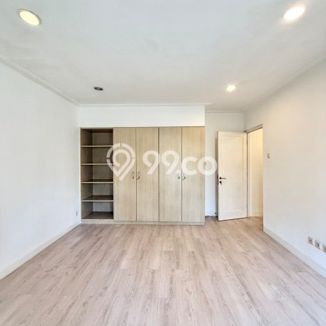 Hunian Modern dengan LT 290m2 & LB 300m2 Disewakan di Kemang Hunian Modern dengan LT 290m2 & LB 300m2 Disewakan di Kemang