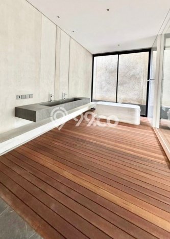 Hunian Modern dengan LT 800m2 & LB 710m2 Disewakan di Ampera Hunian Modern dengan LT 800m2 & LB 710m2 Disewakan di Ampera