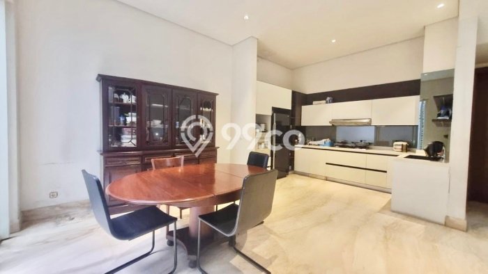 Hunian Kondisi Baik Disewakan di Pondok Indah, Jakarta Selatan LT 450m2, LB 400m2 Hunian Kondisi Baik Disewakan di Pondok Indah, Jakarta Selatan LT 450m2, LB 400m2