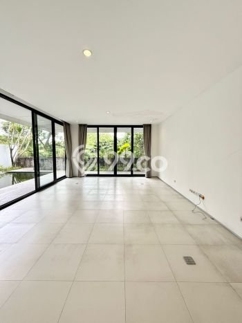 Rumah Kondisi Baik Disewakan di Kemang, Jakarta Selatan LT 320m2, LB 877m2 Rumah Kondisi Baik Disewakan di Kemang, Jakarta Selatan LT 320m2, LB 877m2