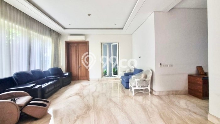 Hunian Kondisi Baik Disewakan di Pondok Indah, Jakarta Selatan LT 450m2, LB 400m2 Hunian Kondisi Baik Disewakan di Pondok Indah, Jakarta Selatan LT 450m2, LB 400m2