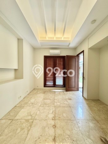 Hunian Ideal dengan LT 597m2 & LB 521m2 Disewakan di Kemang Hunian Ideal dengan LT 597m2 & LB 521m2 Disewakan di Kemang
