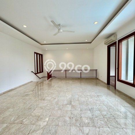 Sewa Rumah Nyaman di Kemang LT 600m2 / LB 490m2 Siap Huni Sewa Rumah Nyaman di Kemang LT 600m2 / LB 490m2 Siap Huni