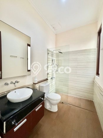 Lokasi strategis! Rumah siap huni disewakan di Cilandak LB 320m2 Lokasi strategis! Rumah siap huni disewakan di Cilandak LB 320m2