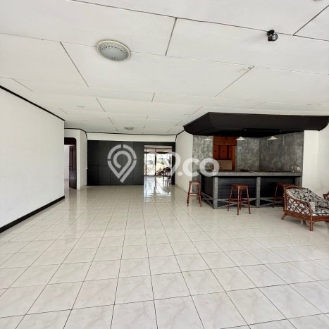 Rumah Strategis kawasan , 4 KT, Area Nyaman, Luas 900m2m² LB 500m2m² Rumah Strategis kawasan , 4 KT, Area Nyaman, Luas 900m2m² LB 500m2m²