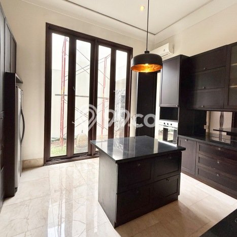 Sewa Rumah Strategis di Pejaten LT 400m2 / LB 550m2 Kondisi Bagus Sewa Rumah Strategis di Pejaten LT 400m2 / LB 550m2 Kondisi Bagus
