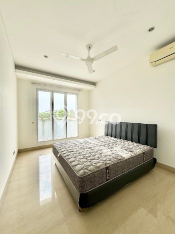 For Sale! Luxury House LT 371m2 Desain Elegan di Pejaten For Sale! Luxury House LT 371m2 Desain Elegan di Pejaten