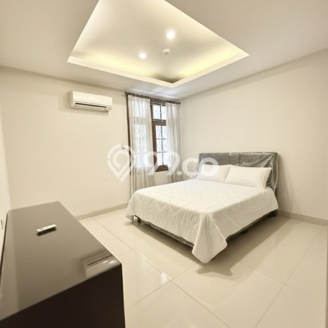 Sewa Rumah Strategis di Pondok Indah LT 500m2 / LB 650m2 Siap Huni Sewa Rumah Strategis di Pondok Indah LT 500m2 / LB 650m2 Siap Huni