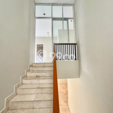 Sewa Rumah Strategis LT 550m2 / LB 480m2 di Kemang, Jakarta Selatan Sewa Rumah Strategis LT 550m2 / LB 480m2 di Kemang, Jakarta Selatan