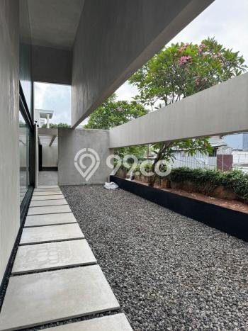 Hunian Modern dengan LT 800m2 & LB 710m2 Disewakan di Ampera Hunian Modern dengan LT 800m2 & LB 710m2 Disewakan di Ampera